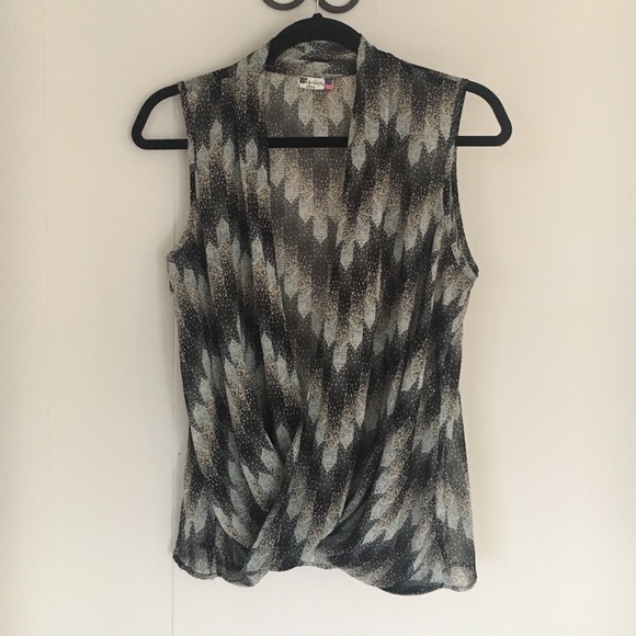 Kut from the Kloth tank top Blouse. Deep v neck M