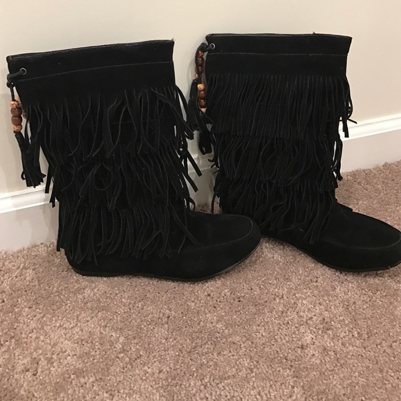 Black fringe boots