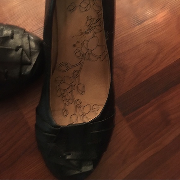 Shoes - Picture 2 of 3