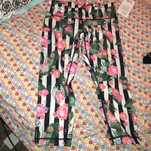 REPOSH NWT WITH TAGS ❤ Wunder Under Crop Fullux
