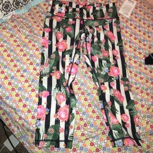 REPOSH NWT WITH TAGS ❤ Wunder Under Crop Fullux