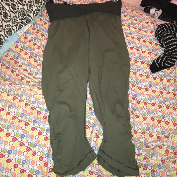 REPOSH: sunset salutation crop army green 🤗