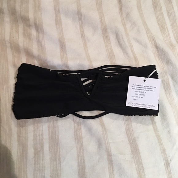 NWT Acacia Ohia top Size M in storm