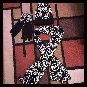 Michael Kors: hat, scarf and pair of mittens