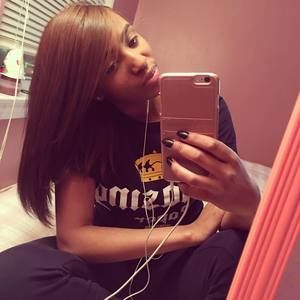 Meet your Posher, Raquel