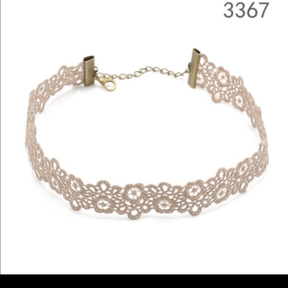 Beautiful taupe choker.