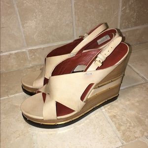 Marc by Marc Jacob Cream lizard print Wedges