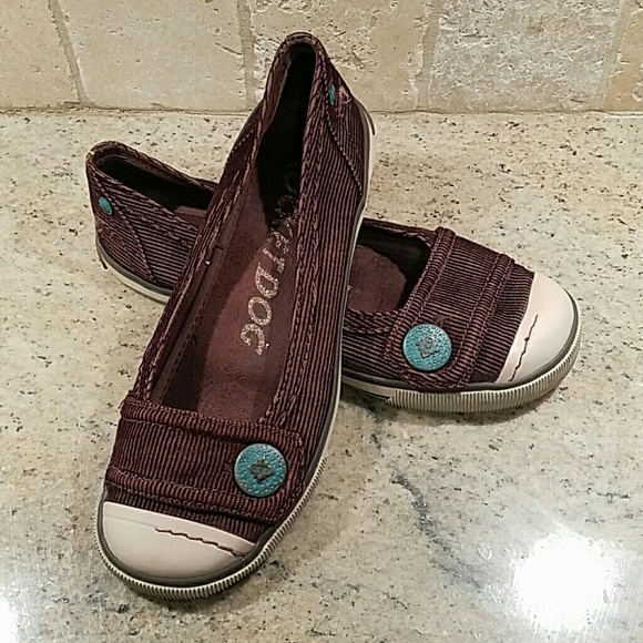 Rocket dog corduroy brown flat sneakers 7