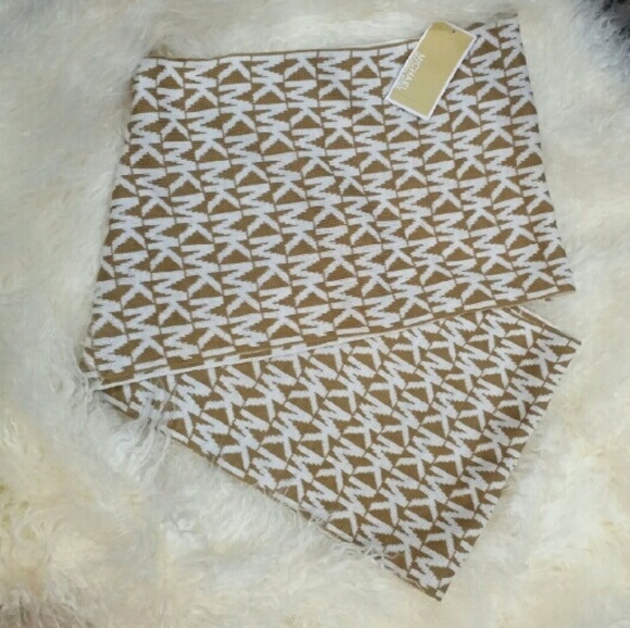 🌟LAST ONE 🌟Michael Kors infinity scarf NWT - Picture 3 of 3
