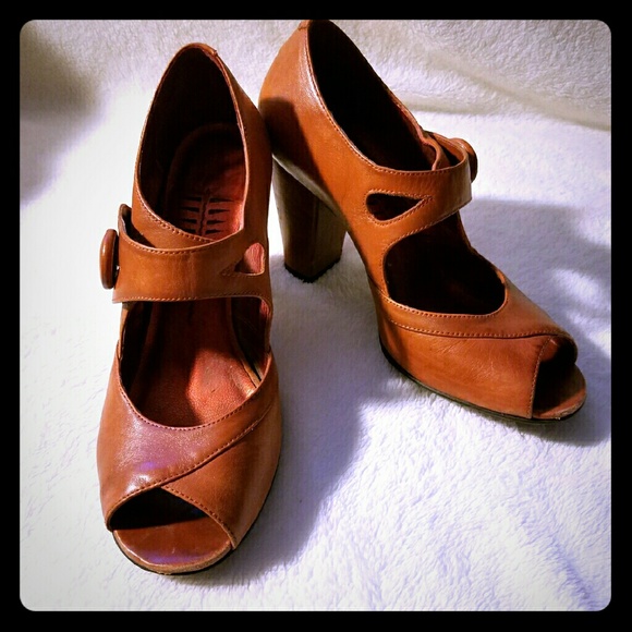 Vintage 70's Inspired Leather Peep-Toe Heels
