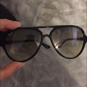 Black ray ban sunglasses