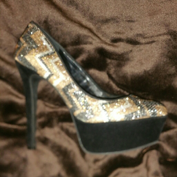 Beautiful Jessica Simpson heels