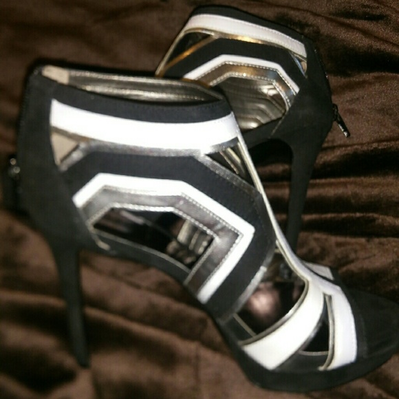 Carlos santana heels