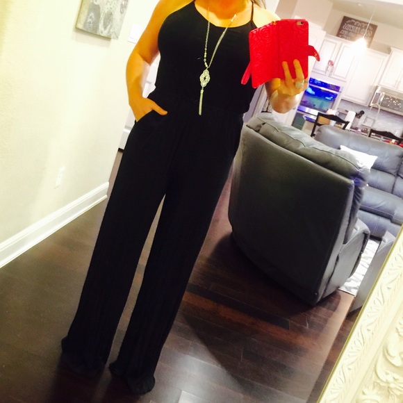 Black Jumpsuit 😍 - Picture 2 of 4