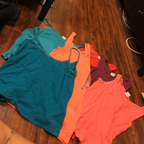 Various colors of tank tops!!