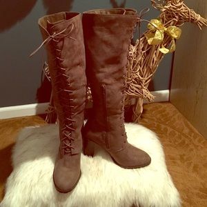 Medium Brown Lace Up Boots!