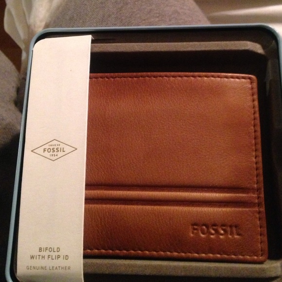 Fossil Mens wallet .NWT  Retail Value $50