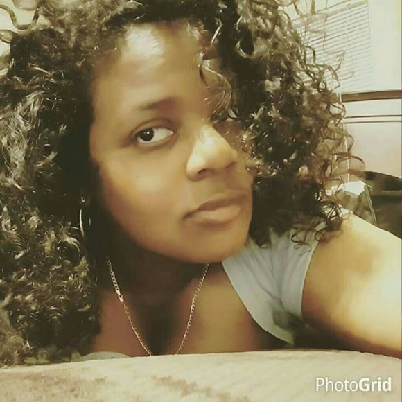 Meet your Posher, Patricia - Picture 2 of 2