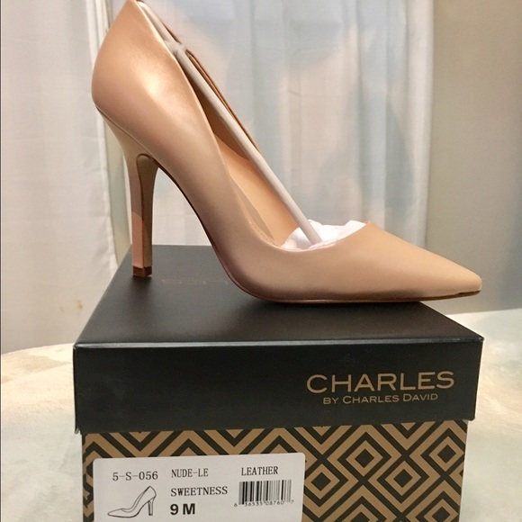 ----Charles David Nude pumps----