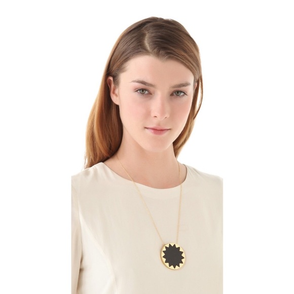 ➡️NWT House of Harlow Sunburst Necklace⬅️ - Picture 4 of 4