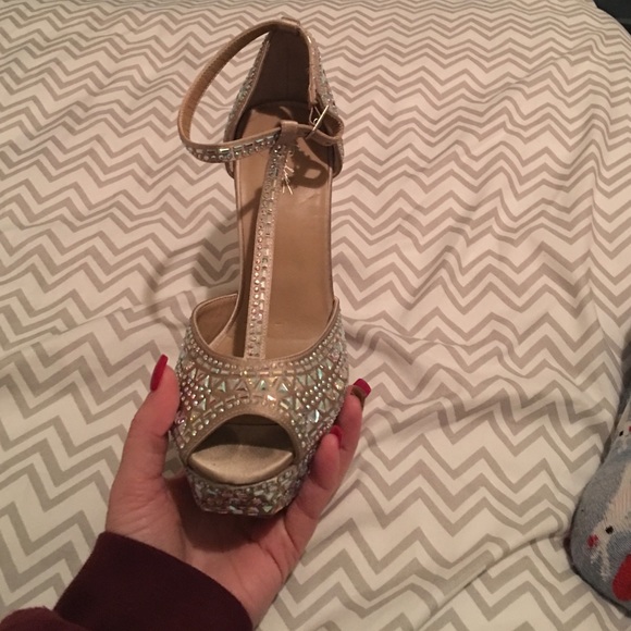 High heels - Picture 2 of 2