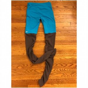 Ali yoga Goddess Ribbed legging