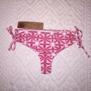 San Lorenzo Pink Sand dollar bottoms NWT