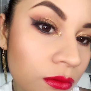 Meet your Posher, Corina