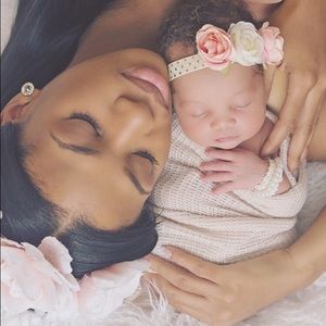 Matching mommy & me flower headbands 🌸🌸🌸🌸