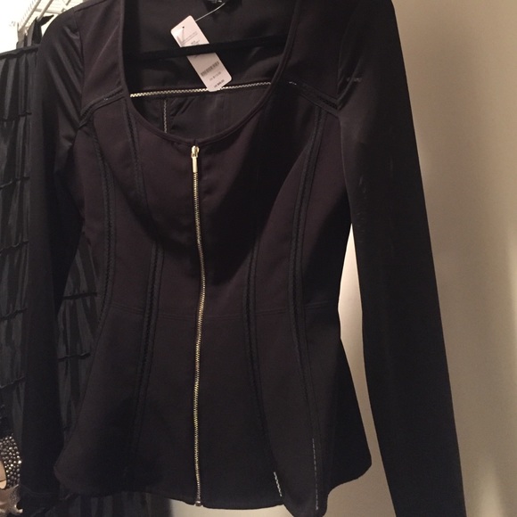 🔴SOLD🔴 Bebe brand new peplum trim fit top - Picture 4 of 4