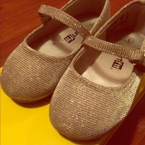 Toddler girls gold dress shoes