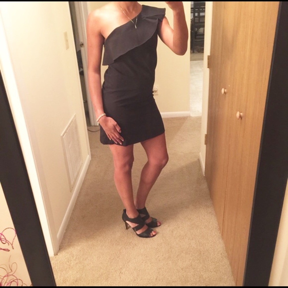 •Bare Shoulder Dress• - Picture 2 of 2