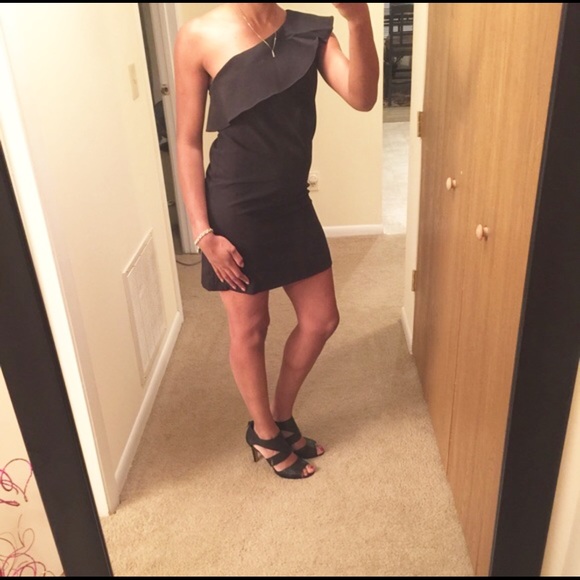 •Bare Shoulder Dress• - Picture 2 of 2