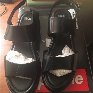 Black jelly sandals