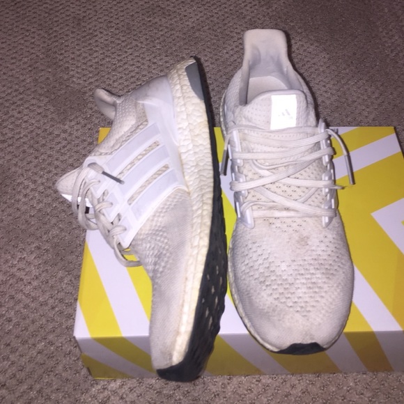 Adidas ultraboosts 1.0 size 11 - Picture 2 of 4