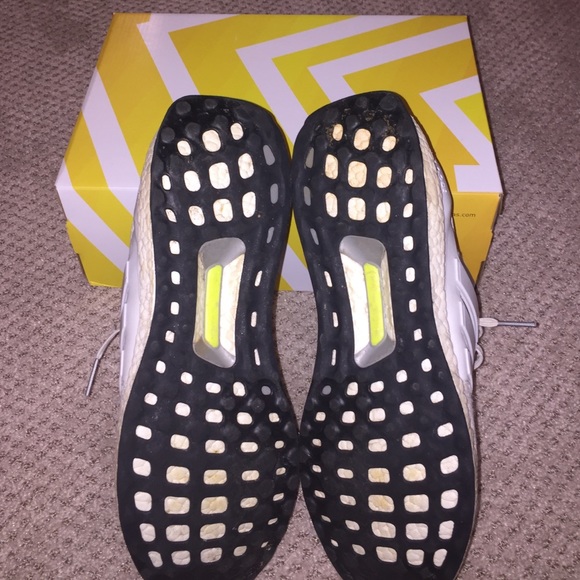 Adidas ultraboosts 1.0 size 11 - Picture 3 of 4