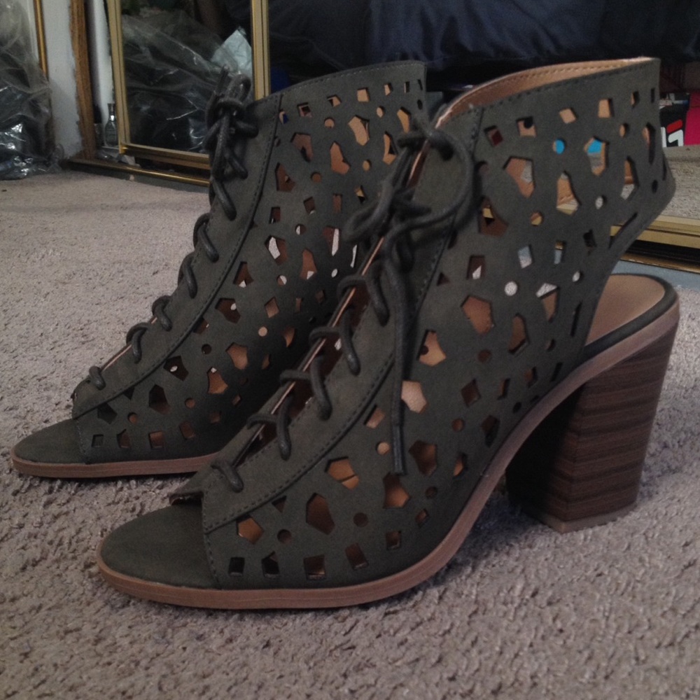 Open Toe Cutout Heels - Picture 2 of 6