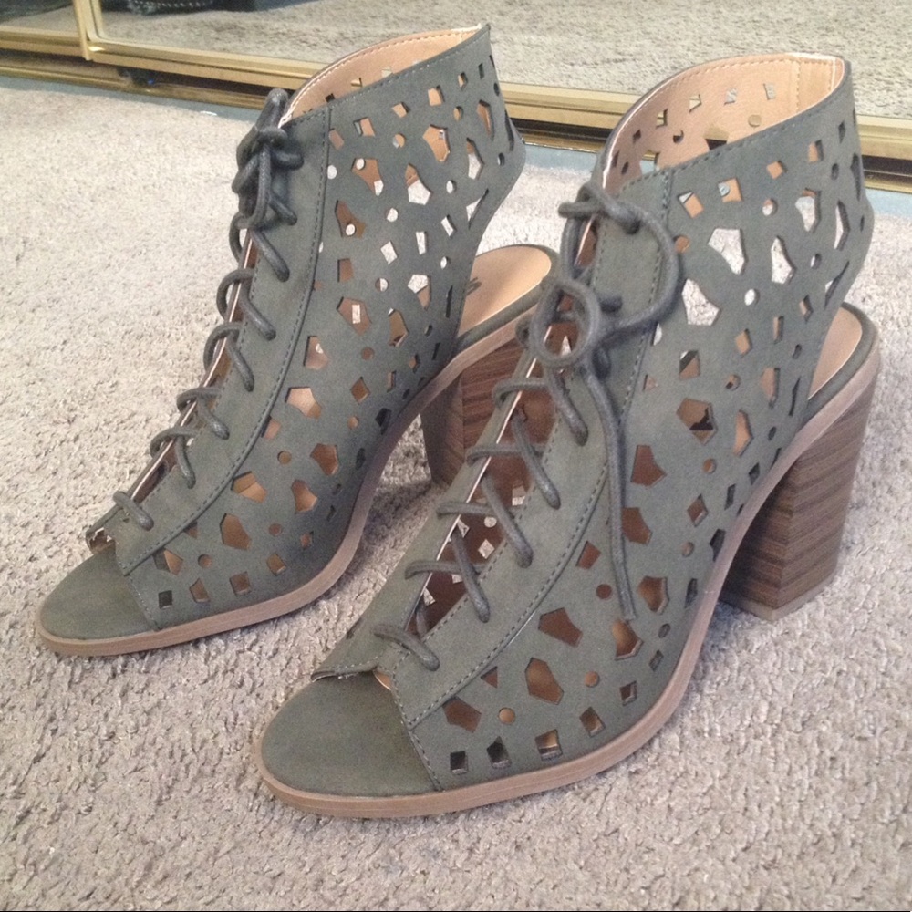 Open Toe Cutout Heels - Picture 3 of 6