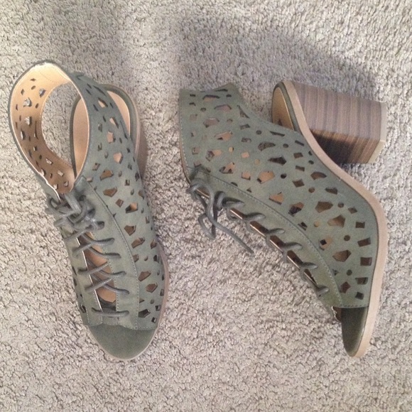 Open Toe Cutout Heels - Picture 4 of 6