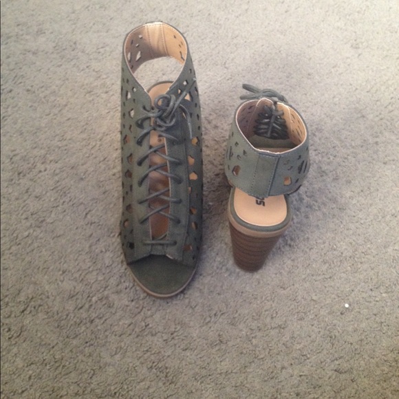 Open Toe Cutout Heels - Picture 5 of 6