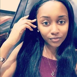 Meet your Posher, Alexis