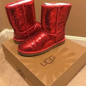 Classic short Ugg boots in red sequins