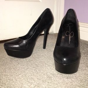 Jessica Simpson Waleo Platform Pumps in Black