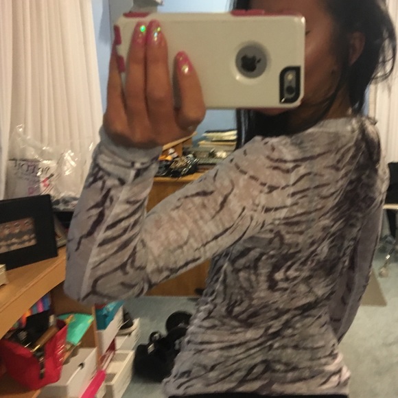 Long sleeve tiger rhinestone top - Picture 2 of 2