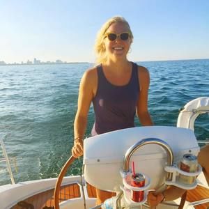 Meet your Posher, Caitlin