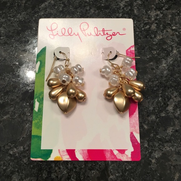 Lilly Pulitzer Jewelry - Lilly Pulitzer matching bracelet and earrings Lilly Pulitzer Jewelry - Lilly Pulitzer matching bracelet and earrings