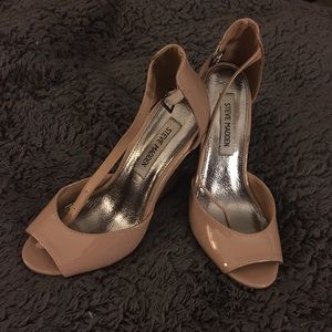 Steve Madden Nude peep toe wedges