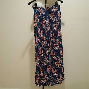 Loose, flowy floral pant with stretch waist. New