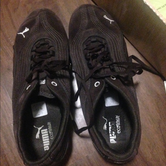Brown Puma Suede Sneaker- like new