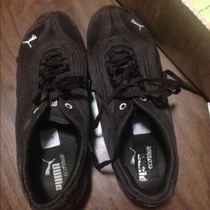 Brown Puma Suede Sneaker- like new
